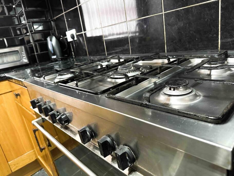 New! 4 Bedroom London House With Garden And Lawn Ngoại thất bức ảnh